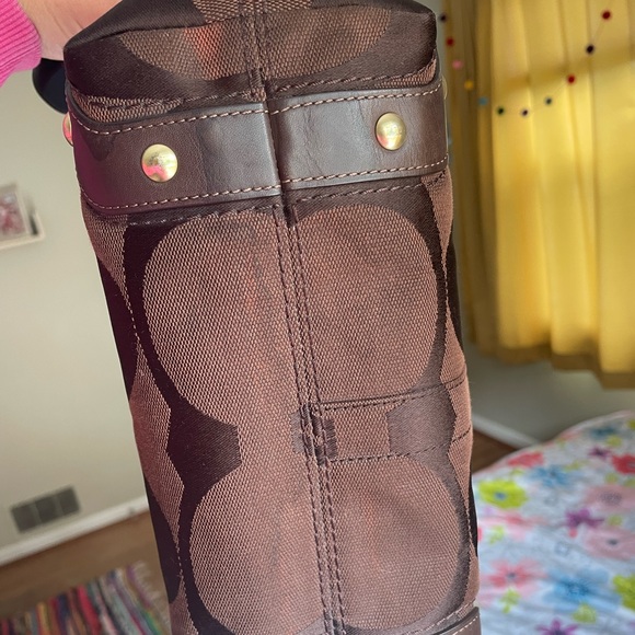 Coach Carly Hobo - Picture 11 of 13